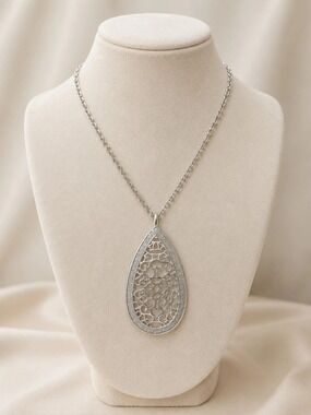 Silver Filigree Teardrop Pendant Necklace